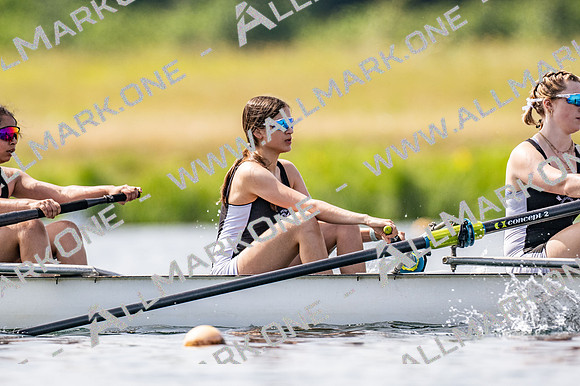 girls 2nd 8+ TT-024