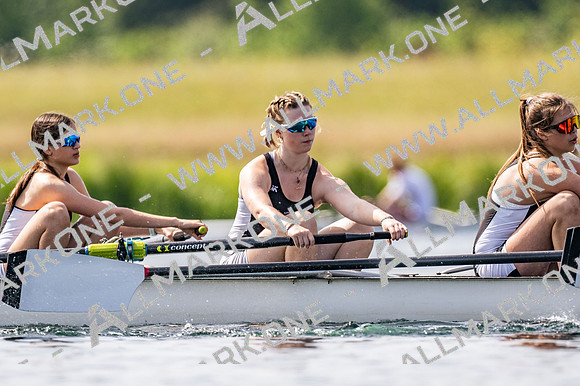 girls 2nd 8+ TT-026