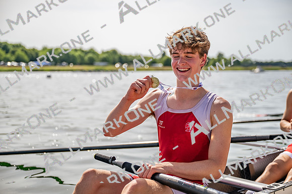8WL_2704