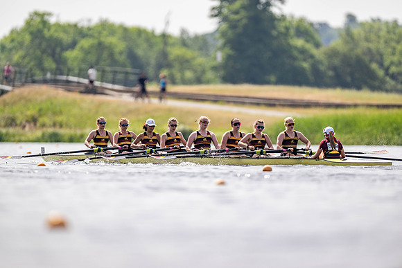 girls 2nd 8+ TT-189