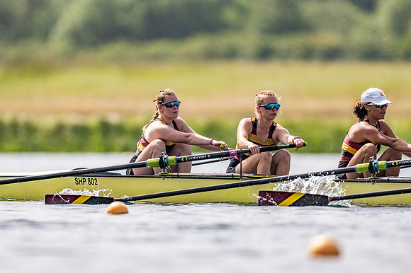 girls 2nd 8+ TT-160