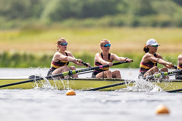 girls 2nd 8+ TT-161