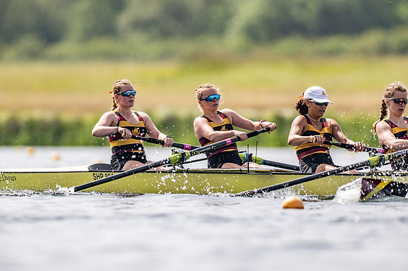 girls 2nd 8+ TT-162