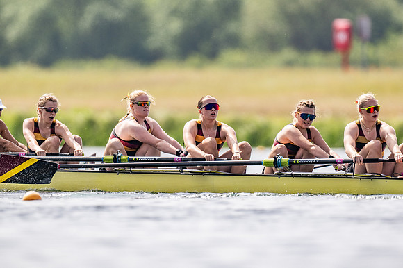 girls 2nd 8+ TT-173
