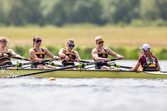 girls 2nd 8+ TT-176
