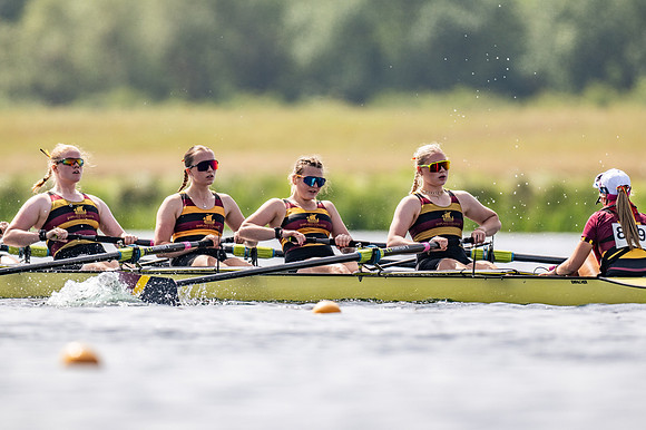 girls 2nd 8+ TT-177