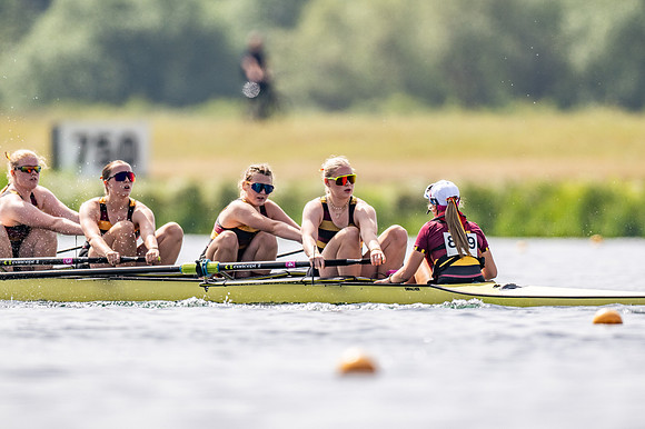 girls 2nd 8+ TT-180