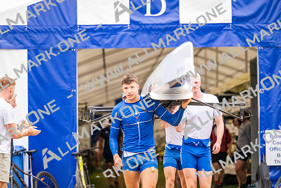8WL_3944